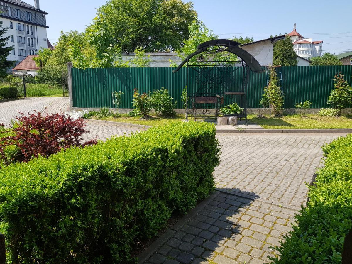 Villa Kameliya Truskavets Exteriör bild